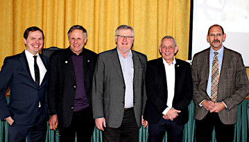 Hochkartig besetztes Podium v.l: Ludwig Brger, DBV-Milchreferent, Gerhard Glaser, LBV-Vizeprsident, Peter Graf, BLHV-Vizeprsident, Torsten Sach, MIV und Dr. Markus Albrecht vom Milchwirtschaftlichen Verein Baden-Wrttemberg.