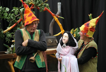 Kindertheater mit Schneewittchen und den sieben Zwergen.