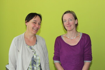Fakten zum Fleischverzehr: Dr. Christine Chemnitz (rechts) will das Bewusstsein schrfen; links Prof. Dr. Andrea Knierim vom Institut fr Sozialwissenschaften des Agrarbereichs der Universitt Hohenheim.