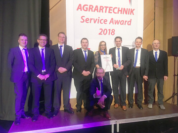 Bei der Preisverleihung fr den Service Award in Wrzburg durfte die Firma Knoblauch den Preis als Regionensieger Sd entgegennehmen.
