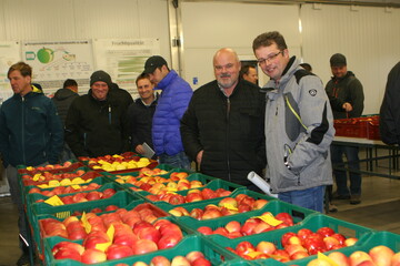 Neuheiten aus der Prüfung am KOB Bavendorf konnten beim Sortentreff verkostet werden.