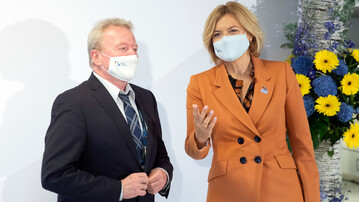 Bundeslandwirtschaftsministerin Julia Klckner beim Informellen Rat der EU-Agrarminister in Koblenz im Gesprch mit Agrarkommissar Janusz Wojciechowski.