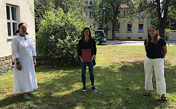 Preisverleihung in Hohenheim: (v.l.) Marion Johannsen, Ehrensenatorin der Universitt Hohenheim, Preistrgerin und Master-Studentin Elena Kohler und Prof. Dr. Iris Lewandowski, Vorsitzende der Jury, Universitt Hohenheim, Fachgebiet Nachwachsende Rohstoffe in der Biokonomie