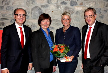 Fr gute Stimmung auf dem Agrar-Forum in Wolfegg sorgte der erfrischende Vortrag von Mentalbuerin Elke Pelz-Thaller (2.v.r.). Im Bild (links) Heinz Pumpmeier, Vorsitzender des Vorstands der Kreissparkasse Ravensburg; Eva-Maria Meschenmoser, Erste Landesbeamtin im Kreis Ravensburg und Norbert Martin, stellvertretender Vorsitzender der KSK. 