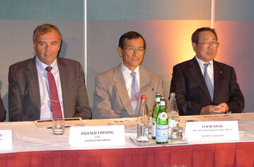 Das Kubota-Management mit Prsident Masatoshi Kimata (rechts) kndigt den Ausbau des weltweiten Agrargeschfts an. Dabei steht vor allem Europa im Fokus.