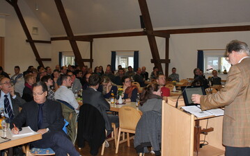 Volles Haus in Friedberg Bad Saulgau: Die Abnahmepflicht ist ein Wert, den man bezahlen muss, sagt Professor Dr. Rainer Khl von der Uni Giessen.