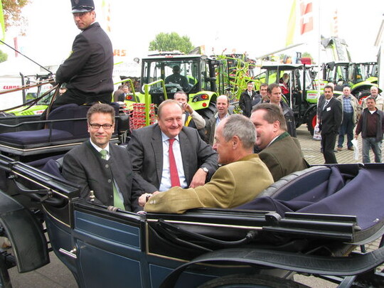 Per Kutsche zum Bauerntag (von links im Uhrzeigersinn): CDU-Fraktionschef Peter Hauk, Prsident Joachim Rukwied, Ministerprsident Stefan Mappus, Minister Rudolf Kberle