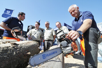 Die Bewirtschaftung kleiner Waldflchen steht im Mittelpunkt der KWF-Thementage. Praxisvorfhrungen, Forumsveranstaltungen und eine Technikausstellung ergnzen sich zu einem Gesamtpaket.