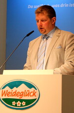 Joachim Keller, der Aufsichtsratsvorsitzende der Milchwerke Schwaben, bedankte sich beim Vorstand und den Mitarbeitern für die geleiste Arbeit und lobte den offenen und konstruktiven Umgang mit den Kollegen im Aufsichtsratsrat und den Gremien.