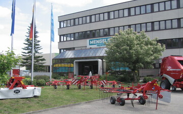 Eine geschichtstrchtige Momentaufnahme aus dem Jahr 2010: Ende Mai hatte Lely die frhere Mengele Agrartechnik am Standort Waldstetten bernommen und zum deutschen Firmensitz der Lely Agrartechnik / Lely Deutschland GmbH umgewidmet. Jetzt will sich der niederlndische Hersteller von seiner Futtererntesparte trennen und diese an AGCO verkaufen.