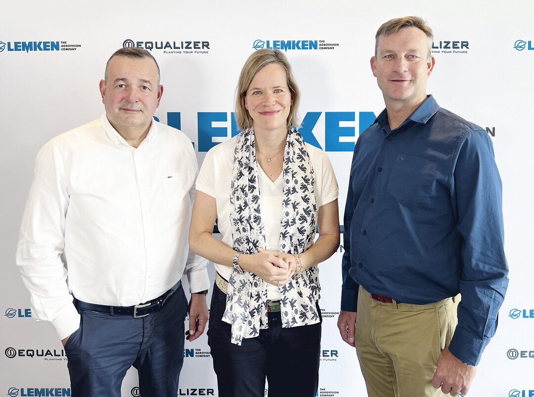 Zuversichtlich: Lemken-Geschäftsführer Anthony van der Ley (links), Gesellschafterin Nicola Lemken und Equalizer Managing Director Gideon Schreuder nach der Vertragsunterzeichnung.
