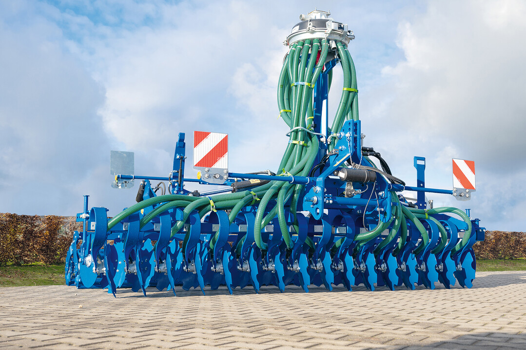      Die Lemken Kurzscheibenegge ist knftig mit einem Glle-Exaktverteiler kombinierbar. 