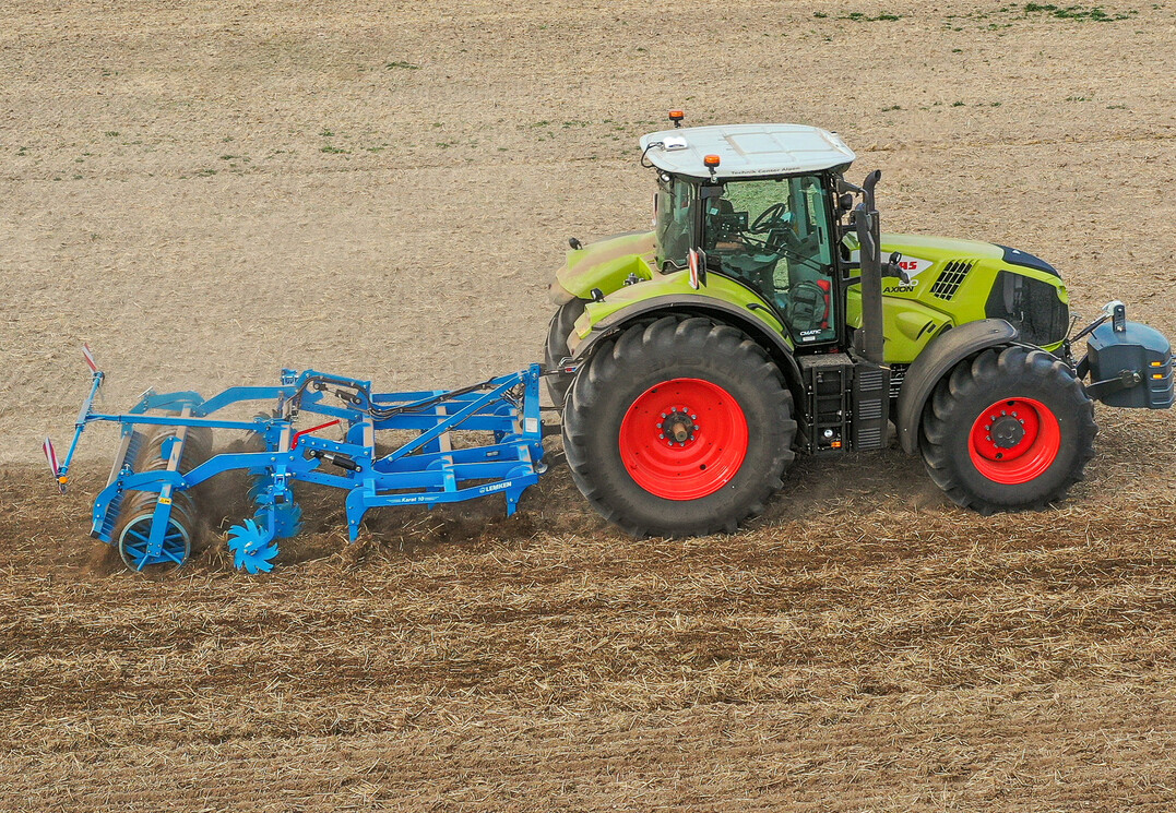 Lemken stellt den dreibalkigen Grubber Karat 10 vor.
