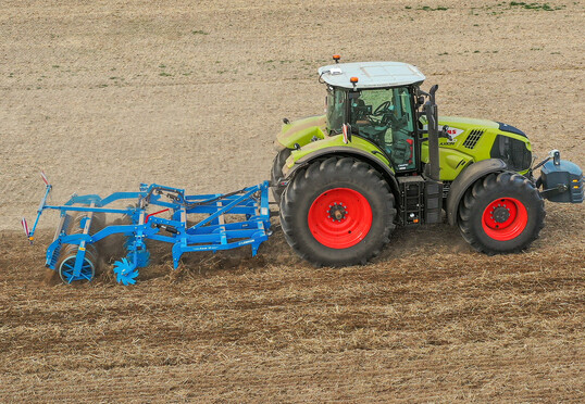 Lemken stellt den dreibalkigen Grubber Karat 10 vor.