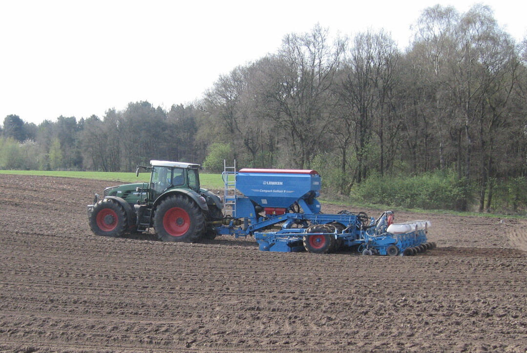 Für eine wirtschaftliche Auslastung eines Traktors gibt es keine Alternative. Also erst neu investieren, wenn die Auslastung passt. Für 500 Jahresstunden ist der gebrauchte Schlepper meist die bessere Wahl.