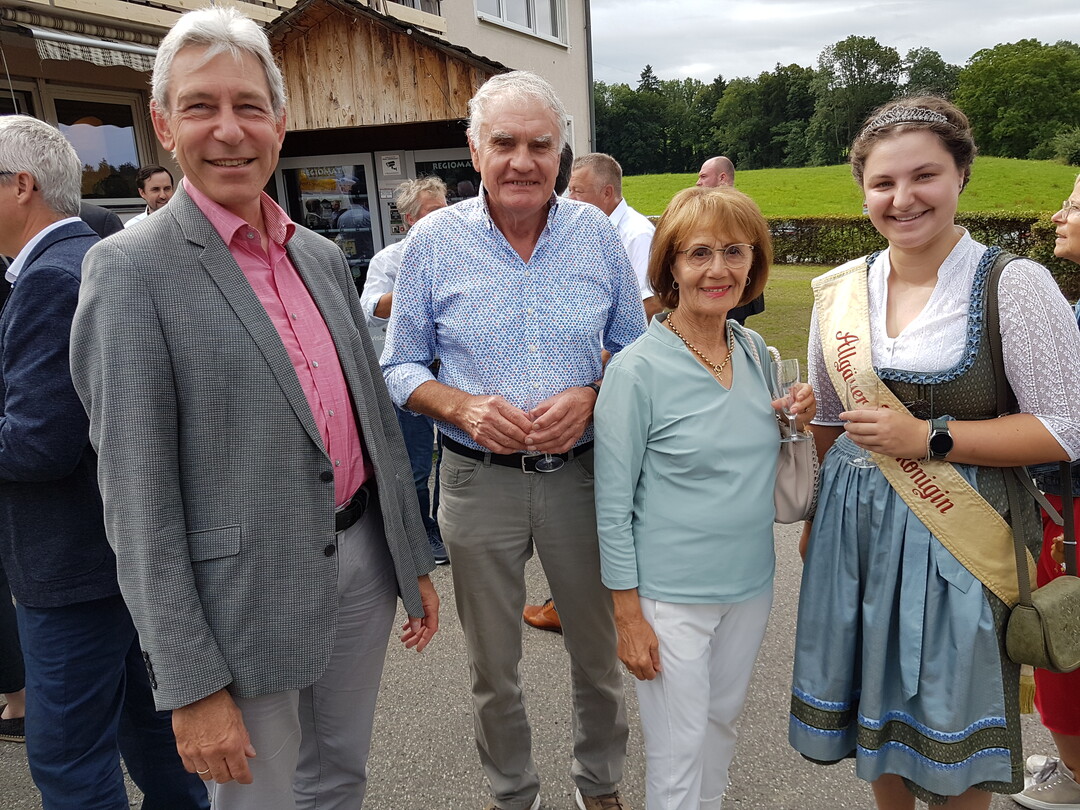 Mit unter den Gsten ist auch die Allguer Kseknigin Fabienne Kerler. 