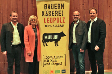 Zufrieden mit dem Jahresergebnis 2019 zeigten sich: v.l. Karl Schneider, Vorsitzender des Aufsichtsrats, die beiden Geschftsfhrer Charlotte Fieinger und Michael Welte sowie der Vorsitzende des Vorstands, Markus Sttzenberger. 