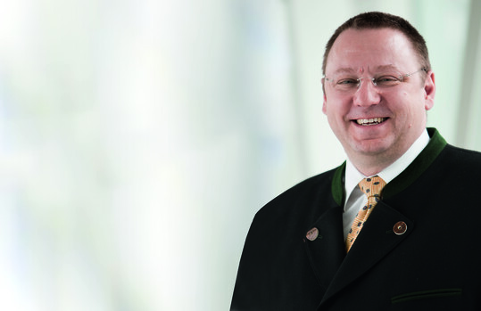 Raimund Lichtmannegger leitet die Direktion Landwirtschaft im Konzern Versicherungskammer. Das Unternehmen ist bundesweit der grte ffentliche Versicherer.