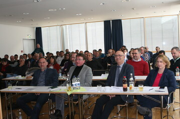 Aufmerksame Zuhörer bei der LVEO-Mitgliederversammlung bei der Vorstellung von Details zum Eckpunktepapier, die allerdings nicht ohne Kritik blieb.