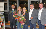 Ein herzliches Dankeschön vom Vorstand an Kathrin Walter (Mitte), LVEO-Geschäftsführerin und Assistentin Annika Bernhard. Links im Bild LVEO-Präsident Franz Josef Müller, rechts die beiden Vize-Präsidenten Walter Söllner (2.v.r.) und Hartwig Roth.
