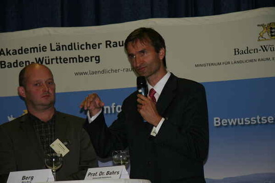Matthias Ber, Bro Berg - Ingenieurbro fr Hochbau in Korntal-Mnchingen (links) und Professor Enno Bahrs, Institut fr landwirtschaftliche Betriebslehre der Universitt Hohenheim