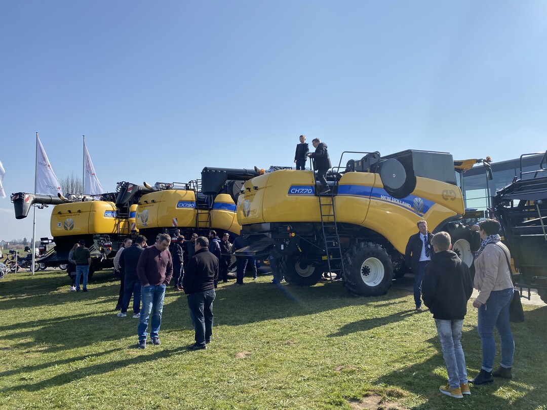 Tolle Maschinen gibt es zu bestaunen: Von imposanten Mhdreschern, autonom fahrenden Entmistungsrobotern in der live Demo bis hin zu attraktiven Gewinnspielen wird allen Landtechnik-Liebhabern reichlich viel geboten.