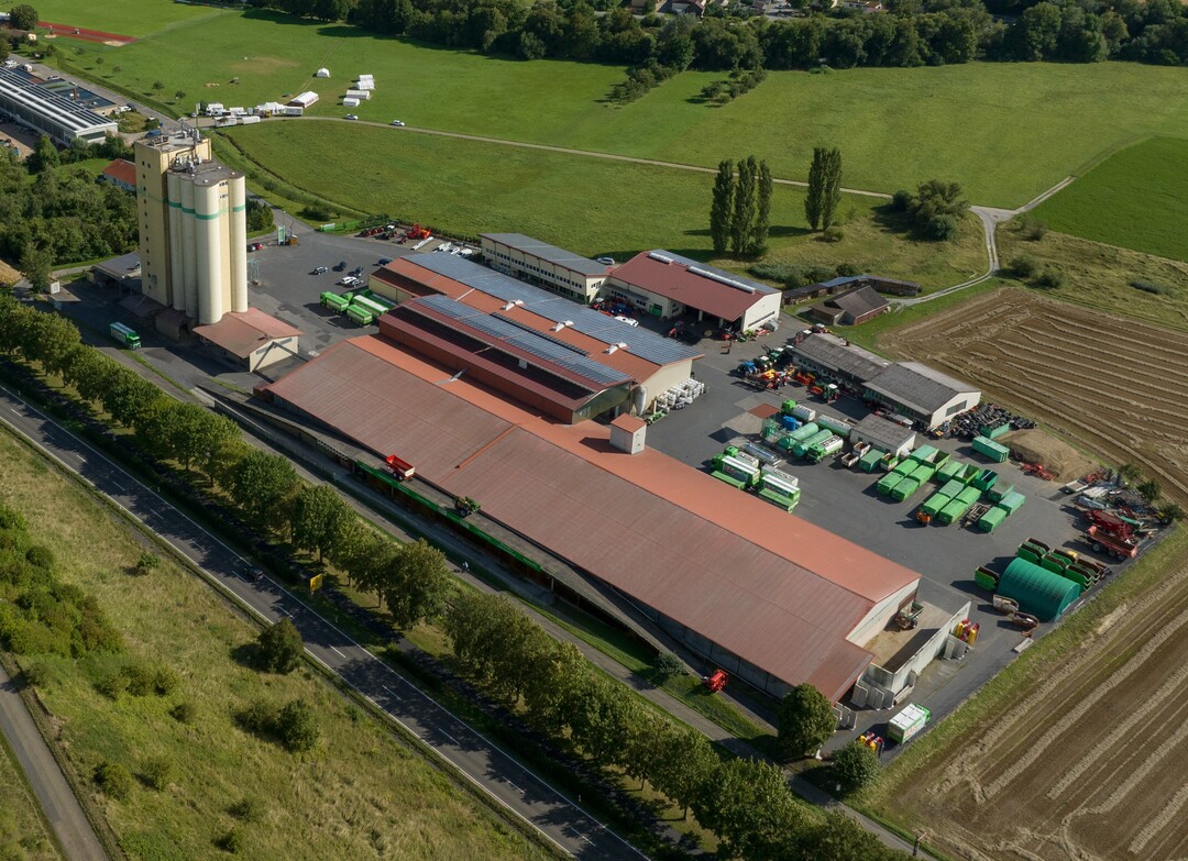 Die Betriebsstelle der BAGeno Bad Mergentheim im Ortsteil Markelsheim mit Siloturm, Agrarcenter, Landtechnikwerkstatt, Paletten- und Flachlager, sowie dem Umschlagsplatz für Diesel und Heizöl.