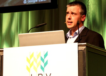 "Wir Bauern haben keine Daten zu verschenken. Wir drfen der Industrie keine Daten liefern, mit denen diese ihre Produktentwicklung voranbringt und Millionen einspart", meinte Landwirt Oliver Martin auf dem LBV-Unternehmertag. 