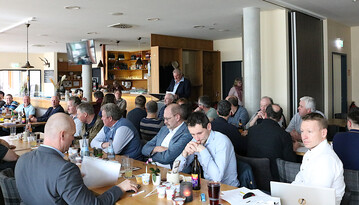 Die Generalversammlung der MEG Sdwest im "Platzhirsch" in Schorndorf war bis auf den letzten Platz besetzt. Nach dem Bericht des Vorsitzenden Walter Bauer zum Geschftsjahr, der Feststellung des Jahresabschlusses und den Wahlen in die Gremien wurden wichtige Fragen zur knftigen Erzeugung und Verkauf der Milch diskutiert.