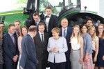Bundeskanzlerin Angela Merkel freut sich über das Engagement des Berufsnachwuchses.