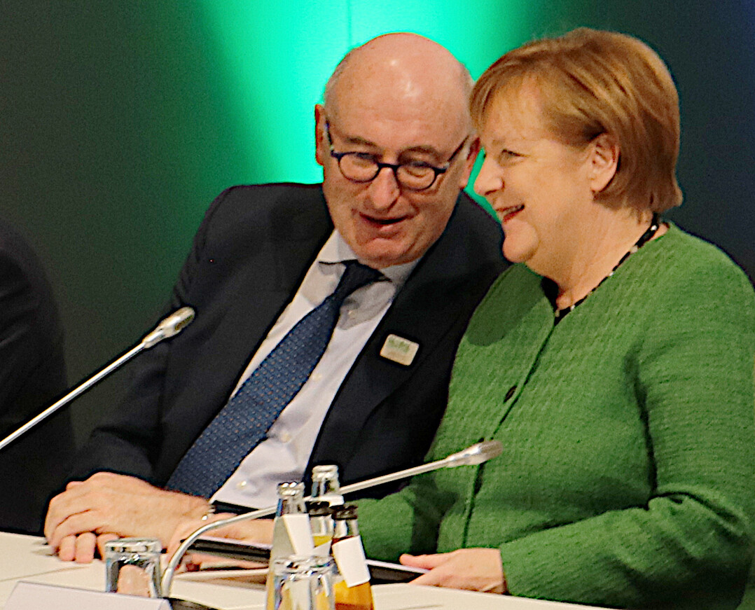 Austausch beim GFFA: Bundeskanzlerln Angela Merkel und EU-Agrarkommissar Phil Hogan.