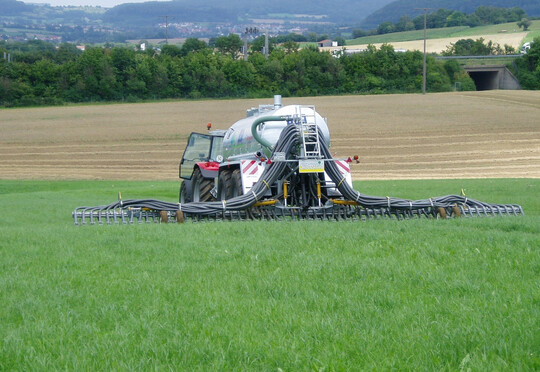 Glleausbringung per Schleppschuh ist fr Grnland nach derzeitigem Stand der Technik das geeignetste Verfahren. 
