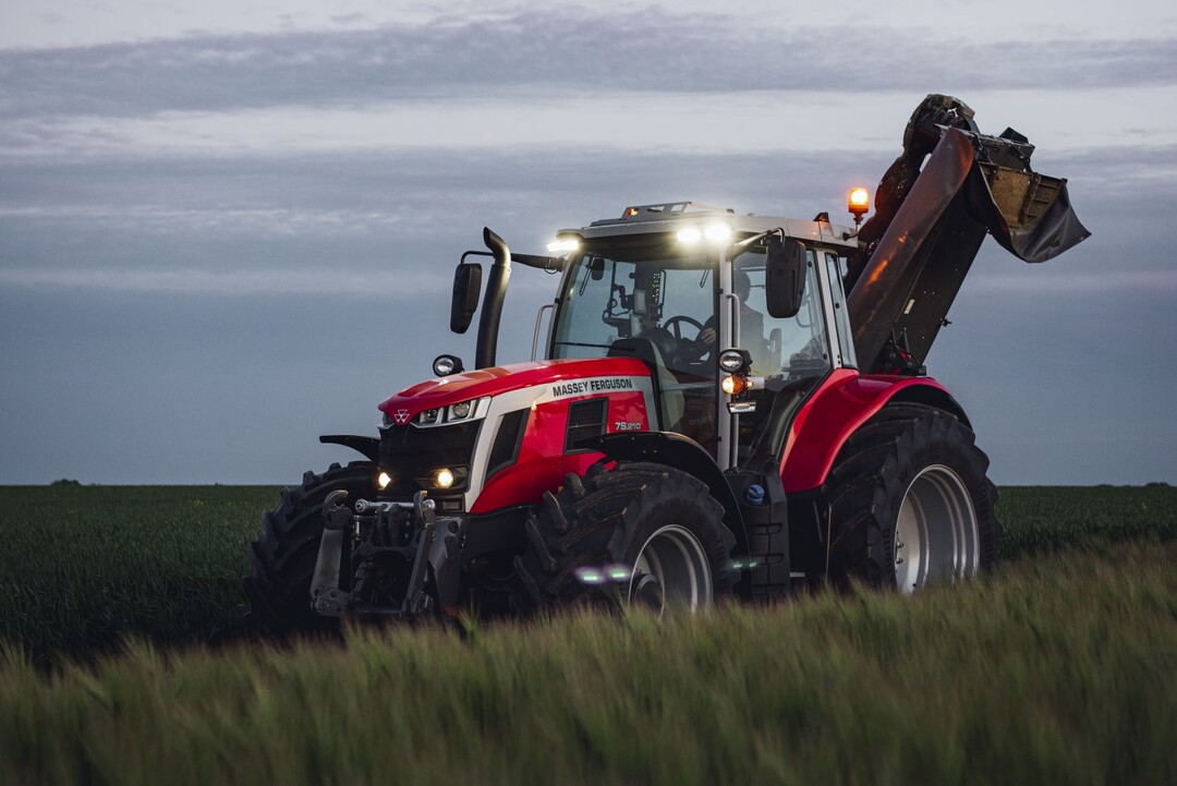 Der MF 7S.210 von Massey Ferguson
setzt sich an die Spitze der Baureihe MF 7S.