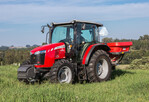Der Traktor MF 4707 wurde entwickelt, um die Leistung und Vielseitigkeit bei der Feldarbeit zu erhöhen. Dieser Traktor ist ideal für Arbeiten im Bereich Grünland, Pflegearbeiten und Gartenbau und verfügt über die beste Getriebeabstimmung auf dem Markt.