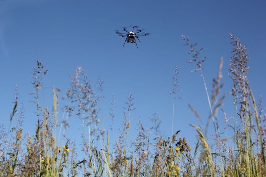 MikroKopter sind elektrisch angetriebene, universelle Schwebeplattformen, die sich optimal für Luftbilder (und -videos) eignen.
