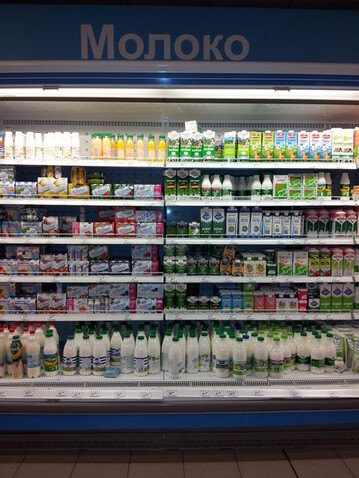 Milchprodukte in russischem Supermarkt