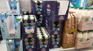 Auf den Produktmrkten hat der vorgezogene Trinkmilchabschluss von Aldi mit plus 5 ct/kg (brutto) ab Mai Signalwirkung. Bei abgepackter Butter wurden die Preise in Folge der gestiegenen privaten Nachfrage fr April um 30 ct/kg angehoben.