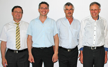 Schweizer Gste beim LBV-Milchausschuss: Tipps und Erfahrungen in der Milchvermarktung hatten Roland Werner (2.v.r.), Prsident der Schweizer Thur Milch Ring AG, Ermatingen, und Geschftsfhrer Urs Schwizer (2.v.l.) im Gepck. Im Bild LBV-Vizeprsident und Ausschussvorsitzender Gerhard Glaser (rechts) sowie Geschftsfhrer Horst Wenk.