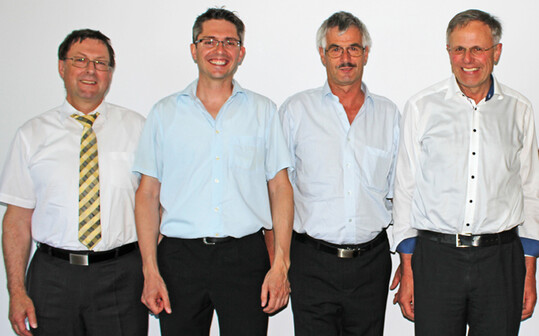 Schweizer Gste beim LBV-Milchausschuss: Tipps und Erfahrungen in der Milchvermarktung hatten Roland Werner (2.v.r.), Prsident   der Schweizer Thur Milch Ring AG, Ermatingen, und Geschftsfhrer Urs Schwizer (2.v.l.) im Gepck. Im Bild LBV-Vizeprsident und   Ausschussvorsitzender Gerhard Glaser (rechts) sowie Geschftsfhrer Horst Wenk.