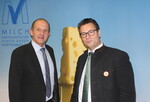 Agrarminister Peter Hauk (r.) zu Gast bei den Molkereien im Land, hier im Bild mit Manfred Olbrich, Vorstandsvorsitzender des Milchprüfring Baden-Württemberg e.V. und Milchwirtschaftlicher Verein Baden-Württemberg e.V.
