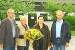 Ein Blumenstrauß als kleines Dankeschön (von links): Rudolf und Adelheid, Sandra und Martin Sickinger nach überstandener LBV-Pressekonferenz zum Landwirtschaftlichen Hauptfest am 10. Mai 2010.