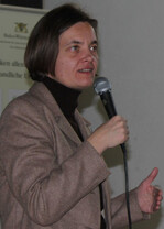 Nach Einschätzungen von Monika Wohlfahrt, Geschäftsführerin der Zentralen Milchmarkt Berichterstattung GmbH (ZMB), dürften die Weltmärkte für Milchprodukte aus der EU weiter aufnahmefähig bleiben. Im Schnitt der kommenden Jahre werde sich ein Milchpreis einstellen, „der auskömmlich sein wird. Vorausgesetzt, man hat die Kosten im Griff.“