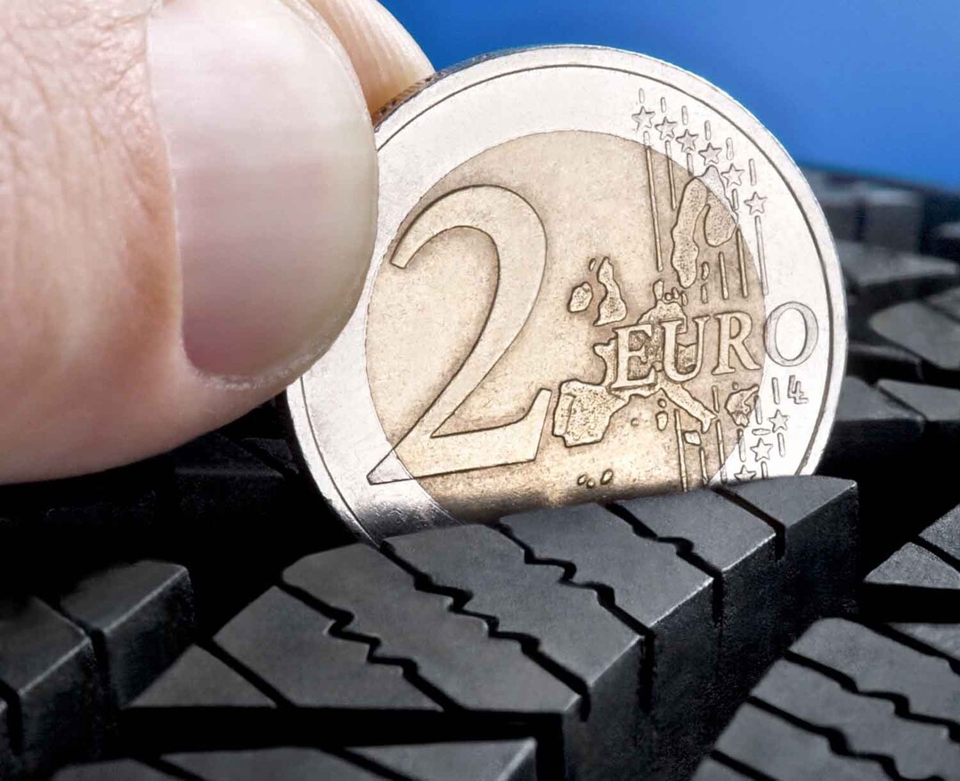 Wenn der silberne Rand der Münze gänzlich im Profil verschwindet, ist man als Autofahrer auf der sicheren Seite.