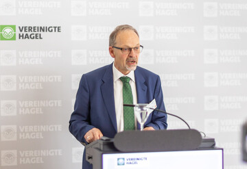  Aufsichtsratsvorsitzender Klaus Mugele begrte die Teilnehmer und bedankte sich bei Mitarbeiterinnen und Mitarbeitern sowie Sachverstndigen fr fr die geleistete Arbeit im Pandemiejahr 2020. 