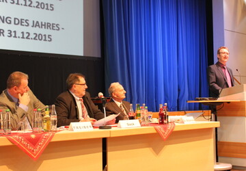 Erleichterte Stimmung ber die stabilen Milchpreise herrschte auf der Generalversammlung der Milcherzeuger-Genossenschaft Nordbaden eG (MEG) am 7. Dezember in Mosbach.Die Auswirkungen des Vertrages mit Danone waren fr alle MZN-Erzeuger sehr positiv, meinte der Aufsichtsratsvorsitzende Bernhard Roth.