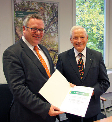 BLE-Prsident Dr. Hanns-Christoph Eiden (links) und DGG-Prsident Karl Zwermann unterzeichneten die Kooperationsvereinbarung