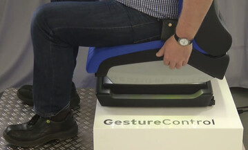 Einfach zur korrekten Sitzposition: Bei einem neuem Sitzmodell reichen dafr Handgesten an der Seitenabdeckung aus.