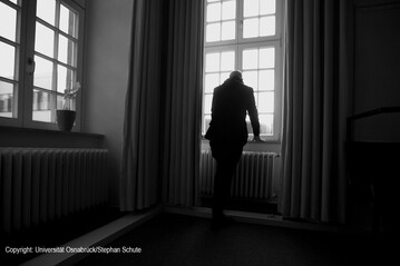  Wie einsam man sich wirklich fhlt, hngt auch vom gesellschaftlichen System ab, wie eine Studie der Universitt Osnabrck zeigt.