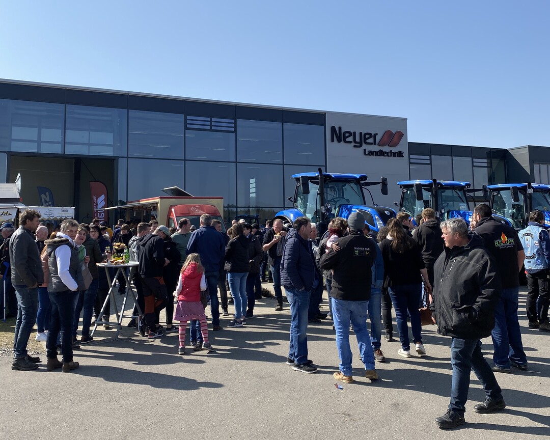 Frühlingsauftakt am 25. und 26. März in Mennisweiler: Neyer Landtechnik öffnet die Türen und lädt ein zur großen Maschinenschau mit Bewirtung und Entertainment.