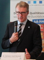 QS-Geschäftsführer Dr. Hermann-Josef Nienhoff
